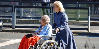 Orario badante convivente 54 ore: diritti e doveri di lavoratori e famiglie