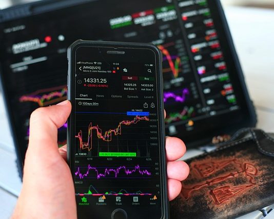 Titoli di Stato, fondi e azioni: quale scegliere in base agli obiettivi finanziari